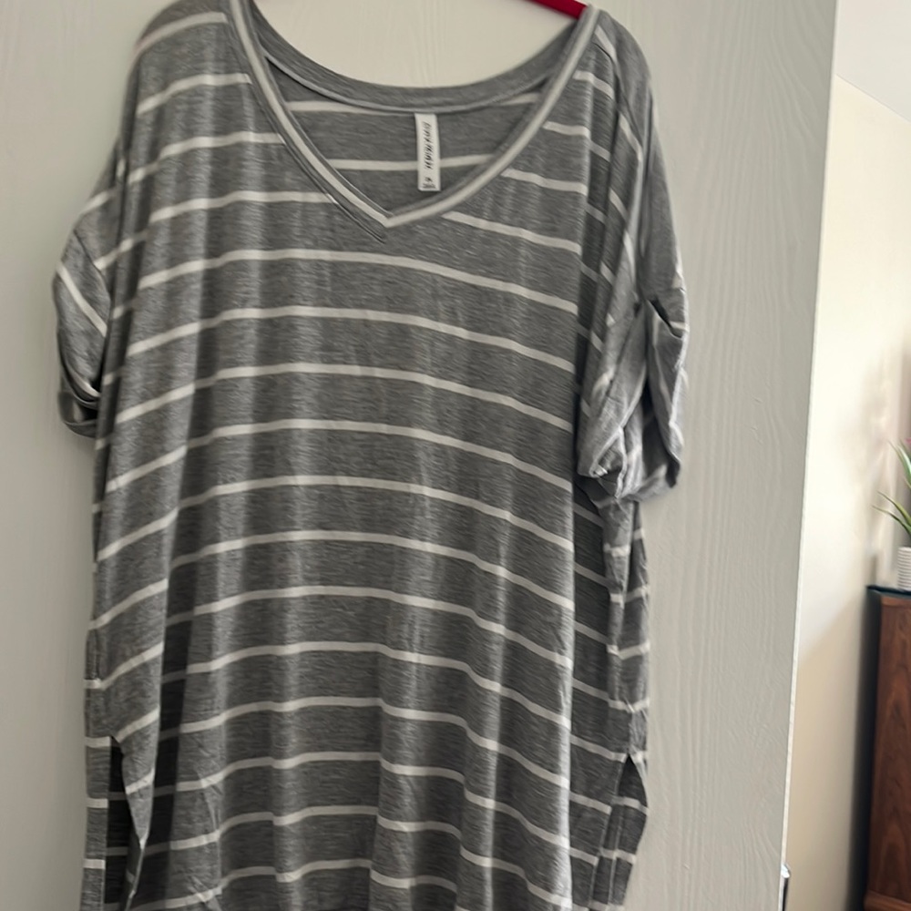 Size 2X gray and white stripe tunic